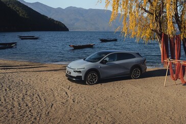 Le XPeng G7 EREV offre la plus grande autonomie avec une charge de batterie et un réservoir de carburant.