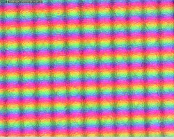 Sous-pixels très granuleux avec contacts tactiles en dessous (lignes)
