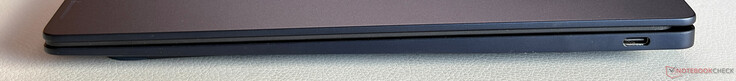 À droite : USB-C 3.2 Gen. 2 (10 Gbit/s, DisplayPort 1.4, alimentation 3.0)