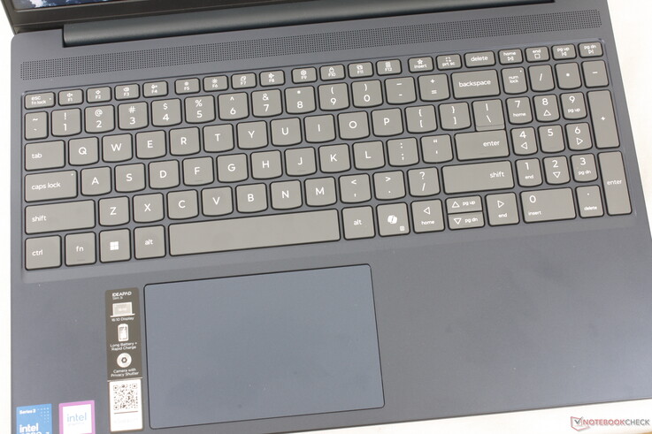 L'expérience d'utilisation du clavier et du pavé tactile reste inchangée par rapport à l'IdeaPad Slim 3 15 de 2025 de l'année dernière