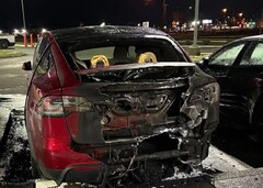 Véhicules endommagés chez un concessionnaire Tesla de Salem. Arrestation d'un suspect d'incendie criminel (Image source : Salem Police Department)