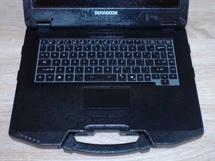 Le pavé tactile et le clavier résistent à l'humidité et aux projections d'eau