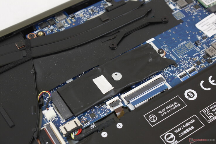 Le slot M.2 prend en charge 2242 et 2280 SSD NVMe. Il n'y a pas d'options secondaires