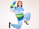 Le pull moche de Microsoft de cette année s'inspire de l'une des photos les plus emblématiques du monde. (Image : Microsoft)