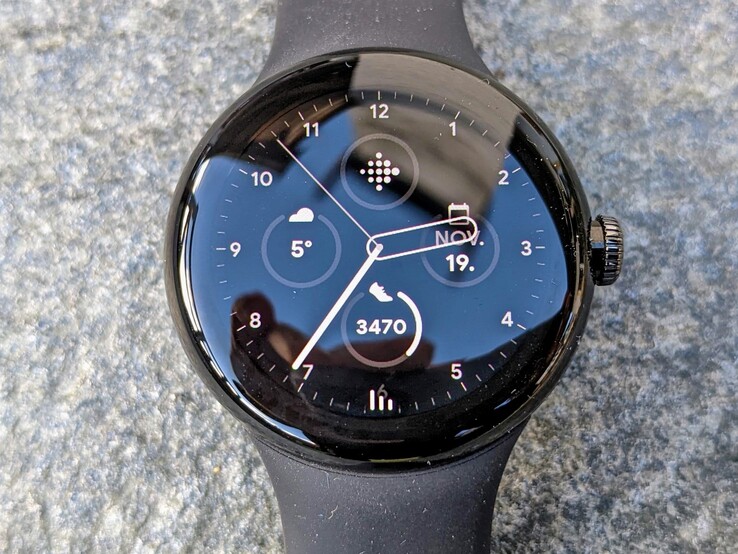 Le boîtier de la Google Pixel Watch est en acier inoxydable.