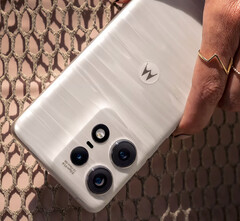 Le Edge 50 Fusion devrait reprendre le design du Edge 50 Pro, présenté en photo. (Source de l'image : Motorola)