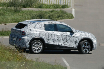 Mercedes GLA : le nouveau SUV compact sur plateforme MMA passera à l'électrique en 2026, à l'hybride à partir de 2027. (Source : Autocar)