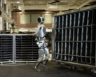 Atlas bouge d'une manière similaire à celle d'un être humain (Source d'image : Boston Dynamics/YouTube)