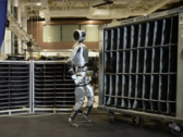 Atlas bouge d'une manière similaire à celle d'un être humain (Source d'image : Boston Dynamics/YouTube)