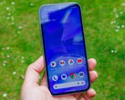 Nous avons passé en revue de manière approfondie le Google Pixel 9a et son écran OLED (Source d'image : Daniel Schmidt)