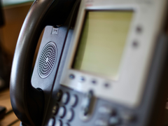 Un téléphone fixe