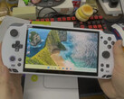 Le GPD Win 5 dans sa nouvelle finition blanche. (Source de l'image : GPD)