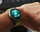 La Huawei Watch GT 7 Pro est également disponible dans des coloris verts et jaunes qui attirent le regard.