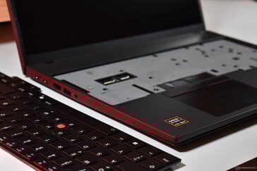 Lenovo ThinkPad P16s Gen 4 AMD avec le clavier retiré