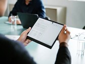 Le MatePad Paper fonctionne sous HarmonyOS 2 et offre jusqu'à 28 jours d'autonomie. (Image source : Huawei)