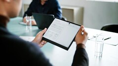 Le MatePad Paper fonctionne sous HarmonyOS 2 et offre jusqu'à 28 jours d'autonomie. (Image source : Huawei)