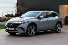 Le SUV électrique Mercedes EQE est destiné à combler le vide entre l'EQC et le concurrent EQS de la Tesla Model X, que l'on peut voir sur cette photo (Image : Mercedes-Benz)