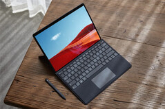 Microsoft a annoncé le lancement de Surface Pro X le 2 octobre 2019. (Source de l'image : Microsoft)