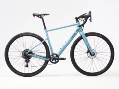 Decathlon a dévoilé trois nouveaux vélos de gravier électriques Van Rysel, dont le E-GRVL AF X35 (ci-dessus). (Source de l'image : Decathlon)