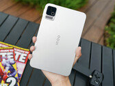 Le Pad Ultra présente un design fin et léger. En photo : l’arrière de la tablette.