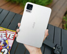 Le Pad Ultra présente un design fin et léger. En photo : l’arrière de la tablette.