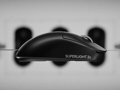 Souris de jeu compacte Logitech G Pro X Superlight 2c vue de côté. (Source de l&#039;image : Logitech)