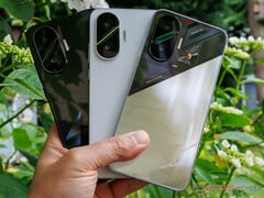 Page d'accueil Xiaomi laisse entrevoir le smartphone Poco F7 dans des photos et une vidéo de déballage approuvées à l'avance Résumé Xiaomi a maintenant dévoilé le Poco F7 en trois options de couleur pour le lancement. Alors que la société reste discrète sur les spécifications pour l'instant, le Poco F7 Limited Edition a donné un avant-goût de ce qui est à venir de la troisième édition, et probablement la moins chère, de la série Poco F7. Mots-clés Xiaomi, Xiaomi Poco F7, Poco F7, Android, smartphone, Qualcomm, Qualcomm Snapdragon Image header Nous avons déjà le Poco F7 en main avec ses trois options de couleur de lancement. (Image source : Notebookcheck) #texte Xiaomi a levé le voile sur le Poco F7 avant sa présentation complète le 24 juin. Comme nous l'avons couvert séparément, l'entreprise s'est engagée à proposer l'appareil non seulement en Inde, mais aussi dans le monde entier. D'ailleurs, des preuves de la présence du Poco F7 sont apparues sur Geekbench. Avant la semaine prochaine, Xiaomi nous a permis de publier des photos du Poco F7 dans ses trois couleurs de lancement. Sur ces photos, nous pouvons confirmer que l'appareil est doté d'un cadre métallique avec des boutons correspondants et d'un boîtier d'appareil photo accrocheur. Bien que l'apparence puisse suggérer le contraire, les flashs verts sur chaque objectif sont purement décoratifs et ne sont pas des LED actives. En attendant, il semble que même la version édition limitée soit prête à être commercialisée dans le monde entier. Doté d'une finition quasi-translucide, le modèle Limited Edition révèle également que le Poco F7 sera livré avec un chipset Qualcomm Snapdragon et un appareil photo primaire de 50 MP aidé par l'OIS, comme le Poco F7 Pro avant lui (actuellement 599,99 $ sur Amazon). Malheureusement, nous ne pouvons pas partager d'autres spécifications à ce stade. Veuillez consulter la vidéo de TechTablets ci-dessous pour plus de détails avant l'événement de lancement de mardi prochain. Source(s) : Notebookcheck & TechTablets https://www.youtube.com/watch?v=t-YuUf7rufs Lien Amazon https://www.amazon.com/Xiaomi-Tmobile-Global-Unlocked-24117RK2CG/dp/B0F2N4MPTC Articles liés Notes cadre métallique, boutons métalliques comme prévu, l'édition limitée a une finition quasi-translucide
