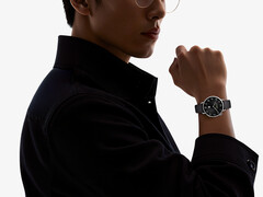 La Watch S4 41 mm est proposée à partir de 159,99 euros dans l&#039;UE. Photo : une photo promotionnelle de la smartwatch. (Source : Xiaomi)