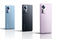 Le Xiaomi 12 Pro arrive en trois couleurs et avec 256 Go de stockage. (Image source : Xiaomi)