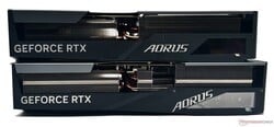 Aorus GeForce RTX 4070 Ti Master (en haut) et RTX 4080 Master (en bas)
