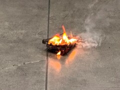 Une personne a signalé que le site Galaxy S24 était en feu.
