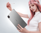 Honor MagicPad 4 présenté avec son stylet dans une image d'annonce