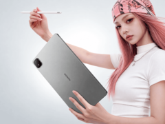 Honor MagicPad 4 présenté avec son stylet dans une image d'annonce