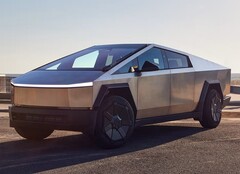 Un Cybertruck Tesla. Une prochaine mise à jour permettra au camion de reconnaître et d&#039;afficher d&#039;autres cybertrucks sur la route (Source : Greg Pajo/Car and Driver)