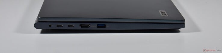 à gauche : port de charge, 2x USB4, HDMI, USB A 3.2 Gen 1
