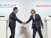 Makoto Uchida, PDG de Nissan, et Toshihiro Mibe, PDG de Honda. (Source de l'image : Nissan)