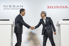 Makoto Uchida, PDG de Nissan, et Toshihiro Mibe, PDG de Honda. (Source de l'image : Nissan)