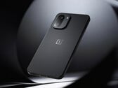 Le OnePlus 15R sera commercialisé le 17 décembre. Photo : la version noire du téléphone Snapdragon 8 Gen 5. (Source de l'image : OnePlus)