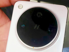 Le design du Find X8 Ultra est conforme au reste de la série Find X8. (Source de l'image : via Weibo)