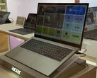 L'Aspire Go 15 2026 présente un design léger et fin. Photo : vue latérale de l'ordinateur portable.