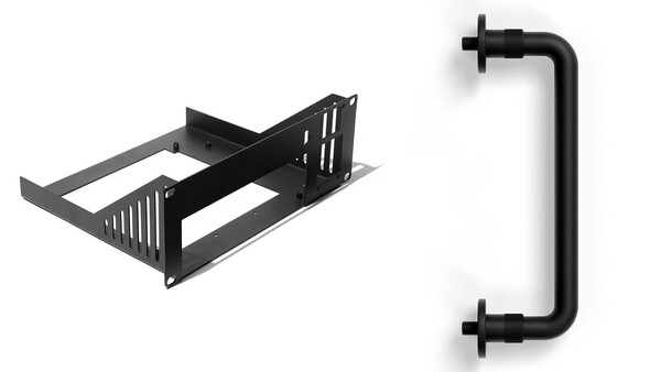 Framework DeskPi RackMate 10-inch 2U Mini-ITX Shelf et Framework Desktop Handle. (Source de l'image : Framework)