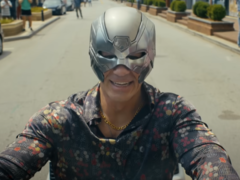 Une capture d'écran de John Cena dans le rôle de Peacemaker dans la bande-annonce officielle de la saison 2 de Peacemaker (source d'image : DC YT)