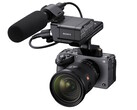 La Sony FX5 (ILME-FX5) est équipée d’une poignée XLR permettant de fixer des microphones externes et des accessoires.