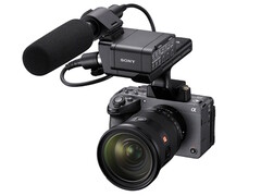 La Sony FX5 (ILME-FX5) est équipée d’une poignée XLR permettant de fixer des microphones externes et des accessoires.