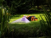 La tondeuse robot Landroid Vision de Worx navigue grâce à une caméra HDR et à la technologie de l'IA. (Image source : Worx)