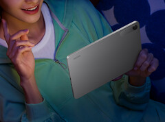 Le Redmi Pad 2 SE est disponible sur Giztop au prix de 229 $. En photo : une image promotionnelle montrant le design arrière de la tablette.
