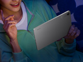 Le Redmi Pad 2 SE est disponible sur Giztop au prix de 229 $. En photo : une image promotionnelle montrant le design arrière de la tablette.