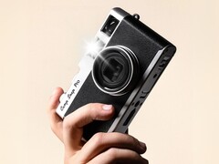 Vous seriez pardonné de confondre le Camp Snap CS-Pro (illustré ici) avec un faux Fuji X100VI (Source de l&#039;image : Camp Snap)