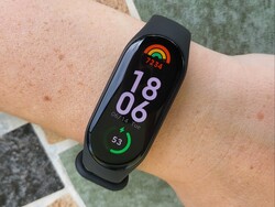 Le Xiaomi Mi Smart Band 7 est léger et étanche à l'eau