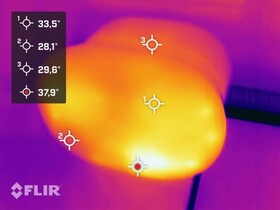 Le point chaud à l'avant n'est pas vraiment froid à 38°C.